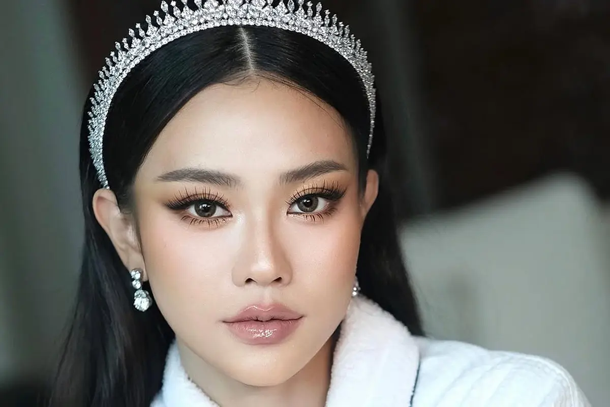 Potret Cantik Paripurna Jessica Jane dengan Riasan Mata Intense nan Elegan di Resepsi Pernikahan