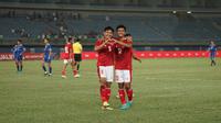 Timnas Indonesia menang 7-0 atas Nepal pada laga terakhir Grup A kualifikasi ketiga Piala Asia 2023 di Jaber Al-Ahmad International Stadium, Rabu (15/6/2022) dini hari WIB. Dua dari tujuh gol Tim Garuda disarangkan Witan Sulaeman (kiri). (dok PSSI)