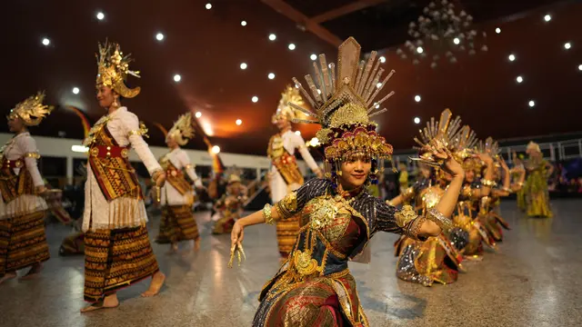 Memadukan cerita, musik, koreografi, dan kostum menjadi salah satu tantangan