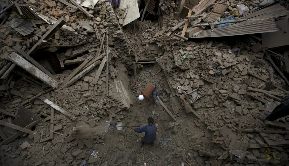 Penampakan kota Kathmandu dan Pokhara usai dihantam gempa berkekuatan 7,8 skala Richter, Nepal, Minggu (26/4/2015). Dikabarkan sekitar 500 orang lebih tewas dalam peristiwa tersebut (Reuters/Navesh Chitrakar)