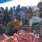 Pembagian daging kurban sapi milik Presiden di Mamuju (Foto: Liputan6.com/Abdul Rajab Umar)