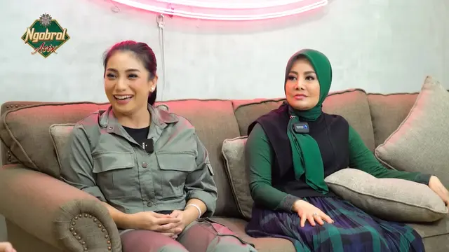 Siti KDI dan Cici Paramida