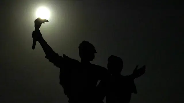 Keindahan Full Buck Supermoon Hiasi Langit di Berbagai Negara
