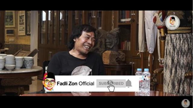 Tak Hanya Suka Bercanca, Komeng Ternyata Hobi Baca Buku dan Jadi Relawan PMI