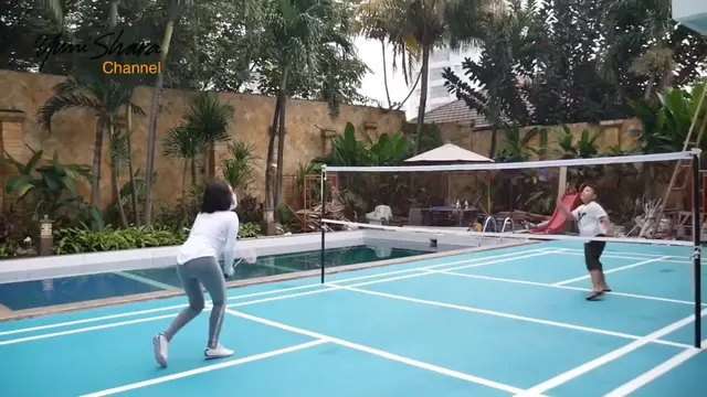 7 Momen Seru Yuni Shara Main Ke Rumah Krisdayanti, Main Badminton Bareng