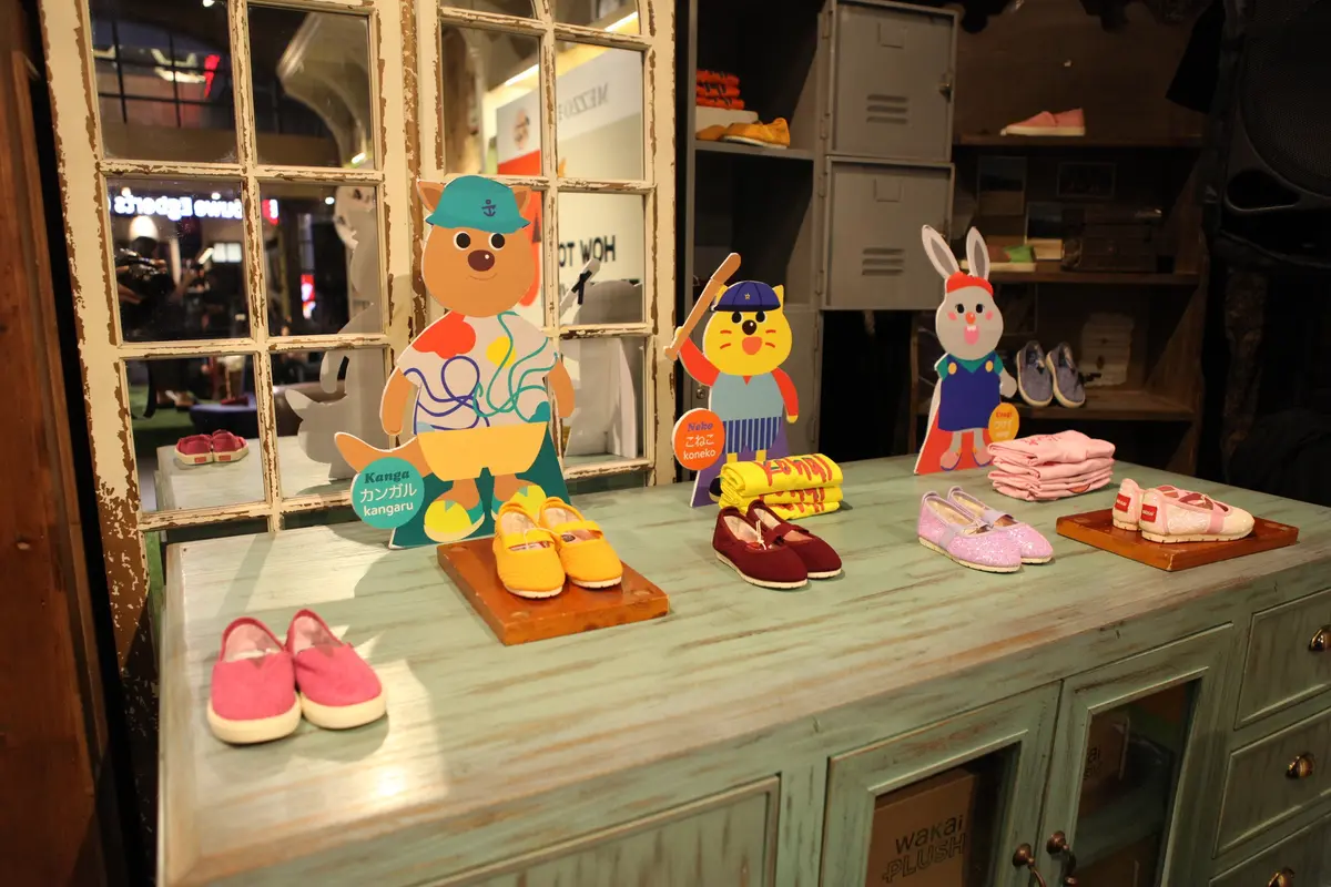 Sepatu traveling untuk si kecil