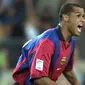 Rivaldo - Gelandang kreatif asal Brasil ini meraih gelar pemain terbaik dunia pada tahun 1999. Pemain Barcelona itu sukses membawa Barca meraih juara La Liga pada musim 1998/1999. (AFP/Christophe Simon)