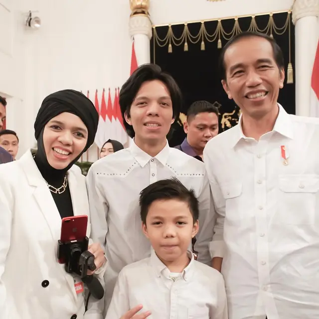 6 Potret Atta Halilintar Tanpa Kacamata dan Bandana, Bikin Pangling
