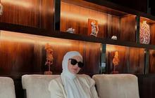 5 Gaya Kasual Andalan Paula Verhoeven yang Kini Sudah Berhijab, Bisa Jadi Inspirasi Outfit Harian