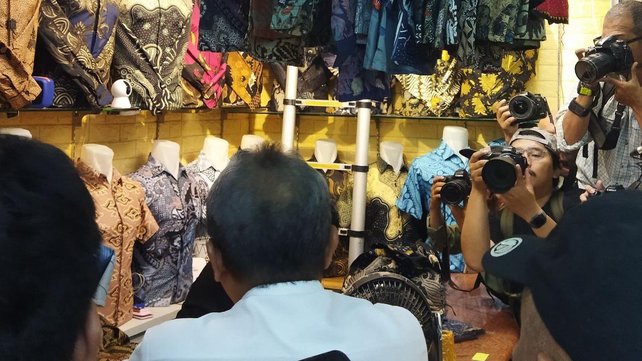 Cerita Mendag Zulhas Belanja di Pasar Tanah Abang dan Kaget Harga Baju Mahal-Mahal, Baju Kaos Grosir Saja Rp100.000