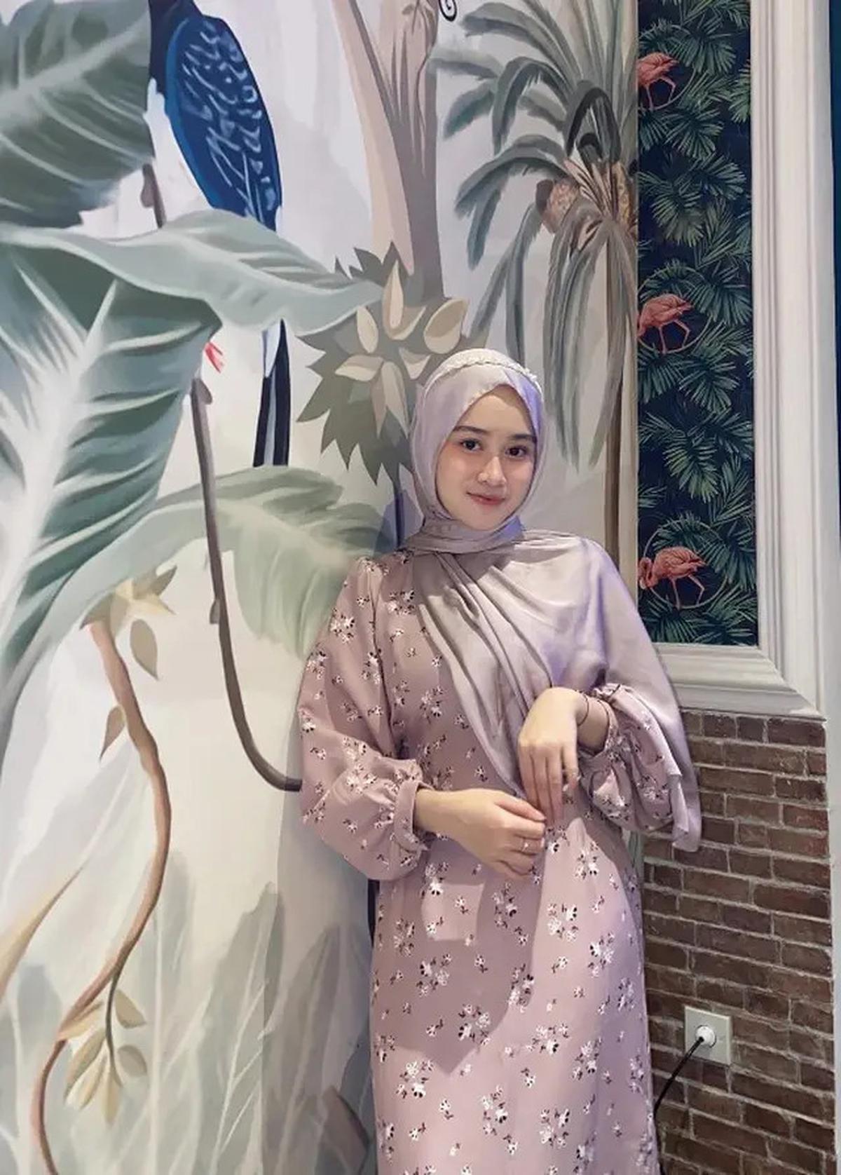 Inspirasi Model Hijab Khansa Mariska yang Modis dan Tetap Santun
