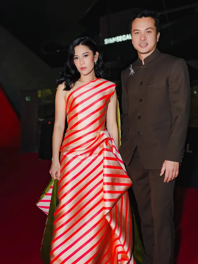 Gaun Dian Sastro di Busan International Film Festival. [@therealdisastr]