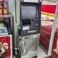 Mesin ATM yang berhasil dibobol pencuri di dalam toko Minimarket di wilayah Pengasinan, Sawangan, Depok. (Liputan6.com/Dicky Agung Prihanto)