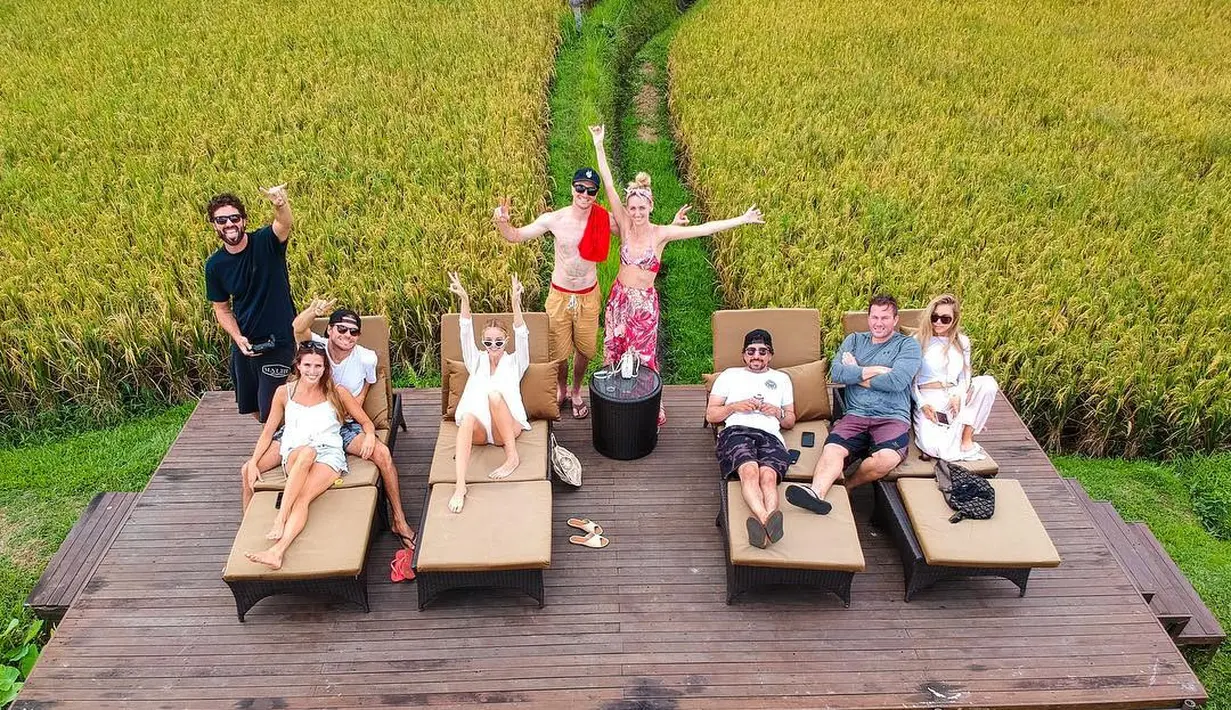 Beruntung, Brody Jenner   masih miliki sang ibu, Linda   Thompson dan saudaranya,   Brandon, Burt dan Cassandra   yang menemani. (instagram/brodyjenner)