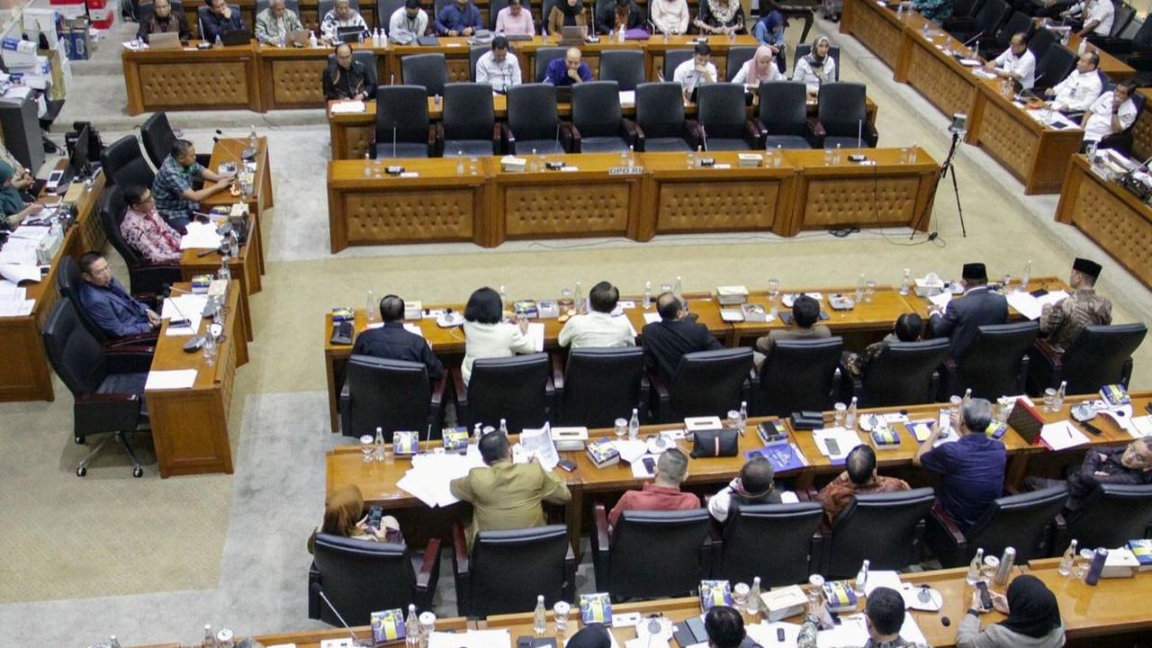 Wakil Ketua Baleg DPR, Achmad Baidowi (Awiek) mengatakan rapat membahas Pilkada ini menjadi paling ramai selama Baleg menyelenggarakan rapat. Menurutnya, sesuai laporan secretariat, rapat dihadiri 28 orang anggota dari 80 anggota dari 9 fraksi lengkap. F