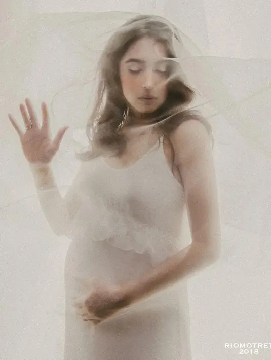 "💕Tak ada keraguan bahwa ia akan menjadi bagian paling hebat dan memesona dalam hidup kalian. Berharap keberuntungan selalu bersama putri kecil kalian," lanjutnya. (Instagram/nabilerz)