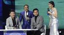 Pemain Madura United, Andik Vermansah dan Syahrian Abimanyu, menjadi komentator pada Indonesian Soccer Awards 2019 di Studio Indosiar, Jakarta, Jumat (10/12). Acara ini diadakan oleh Indosiar bersama APPI. (Bola.com/M Iqbal Ichsan)