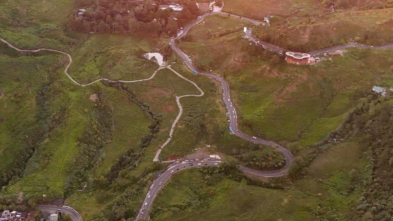 FOTO: Pesona Alam Puncak Masih Menjadi Tujuan Favorit Warga Saat Libur Panjang