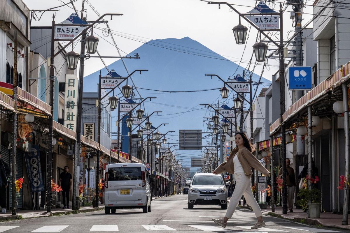Puncak Gunung Fuji Tak Bersalju untuk Pertama Kali Sejak 130 Tahun