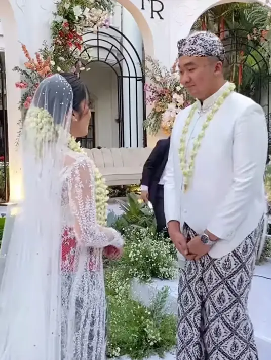 Momen Pernikahan Fay Nabila IMB dan Rama Restu (Sumber: Instagram/faynabilalxndr)