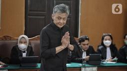 Terdakwa sekaligus mantan Karo Paminal Divisi Propam Polri Hendra Kurniawan bersiap mengikuti sidang di Pengadilan Jakarta Selatan, Senin (27/2/2023). Majelis hakim Pengadilan Negeri (PN) Jakarta Selatan menilai Hendra telah terbukti terlibat melakukan obstruction of justice atau perintangan penyidikan terkait pembunuhan berencana Nofriansyah Yosua Hutabarat alias Brigadir J. (Liputan6.com/Angga Yuniar)
