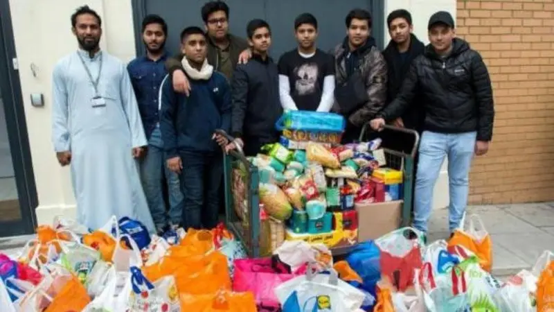 Masjid London Sumbang 10 Ton Makanan untuk Tunawisma Selama Natal