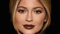 Trik Mudah Miliki Riasan Mata ala Kylie Jenner