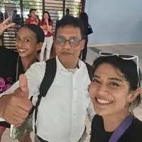 Dian Sastrowardoyo dan guru favoritnya (Instagram/therealdisastr)