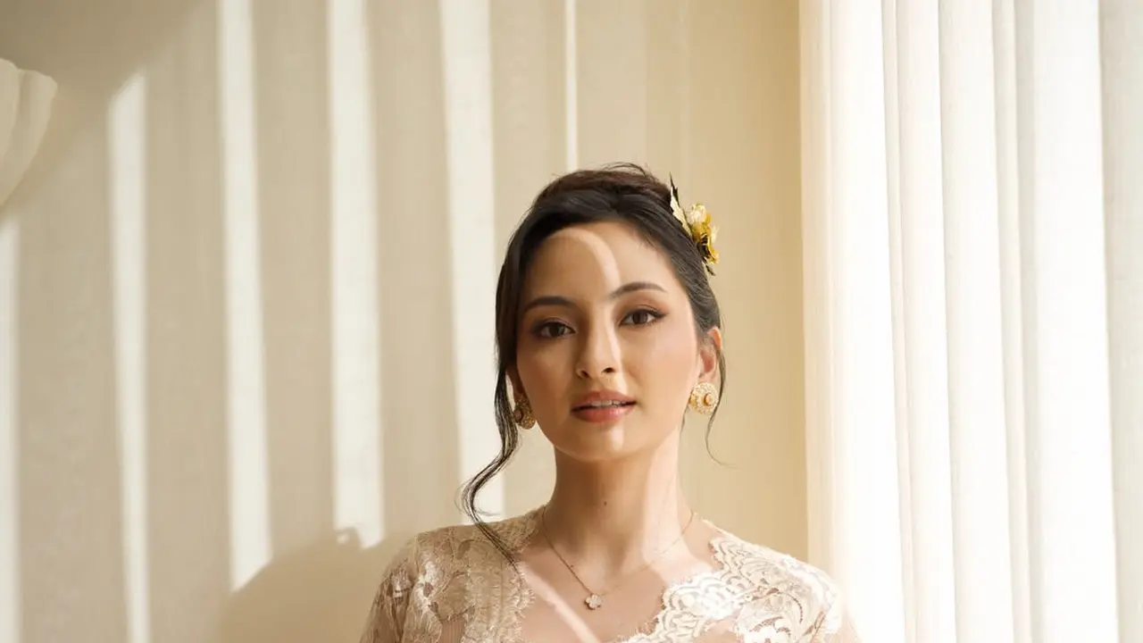 Gaya Valerie Tifanka Jadi Bridesmaid, Tampil Anggun Berkebaya Bali