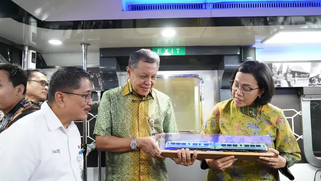 Menteri Keuangan (Menkeu) Sri Mulyani menggunakan Kereta Istimewa yang dioperasikan oleh KAI Wisata