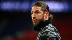 Pada bursa transfer musim panas lalu, Sergio Ramos memutuskan untuk hengkang dari Real Madrid menuju PSG dengan status bebas transfer. Namun, baru dua kali tampil, Ramos malah sudah terkena kartu merah. Total, sudah ada 27 kartu merah yang pernah ia dapatkan sepanjang kariernya. (AFP/Franck Fife)
