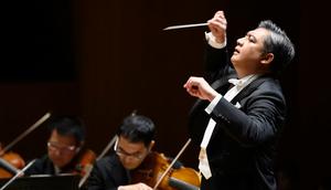 Konduktor Indonesia-Jerman, Adrian Prabava, kembali ke Jakarta pada pengujung 2025. Ia berbagi kisah sukses dan ajak anak muda Indonesia berpikir terbuka. (Foto: Dok. Koleksi Pribadi Adrian Prabava)