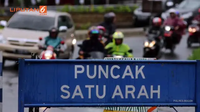Volume kendaraan menuju kawasan Puncak, Bogor, Jawa Barat, terus meningkat hingga jelang sore hari. Kondisi tersebut membuat jalur Puncak macet di beberapa titik ruas jalan.
