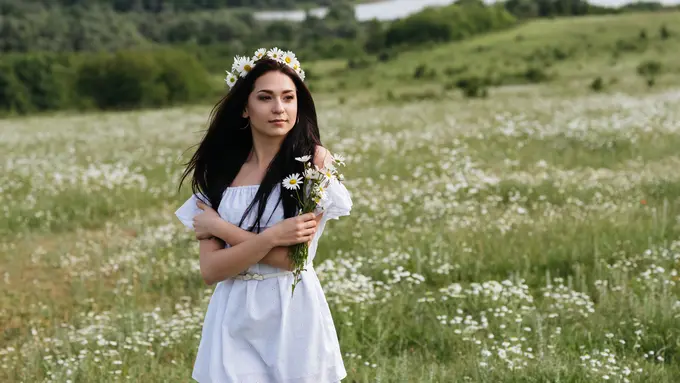 perempuan cantik di taman