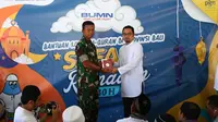 Seremonial penyerahan Alquran dilakukan oleh perwakilan PGN, didampingi oleh perwakilan mitra Kimia Farma, Hotel Indonesia Natour dan Balai Pustaka.