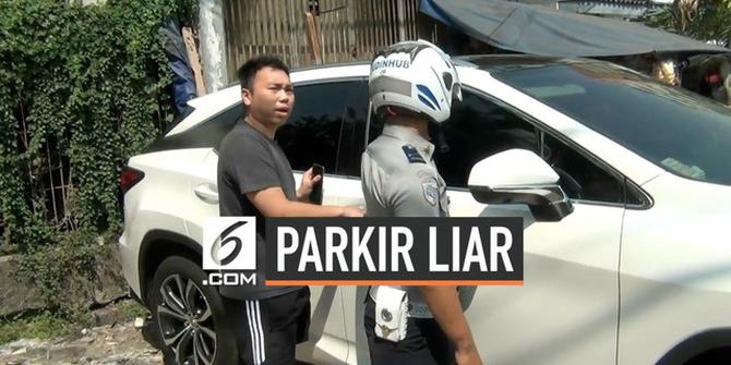 VIDEO: Parkir Sembarangan, Mobil Mewah Diderek Paksa