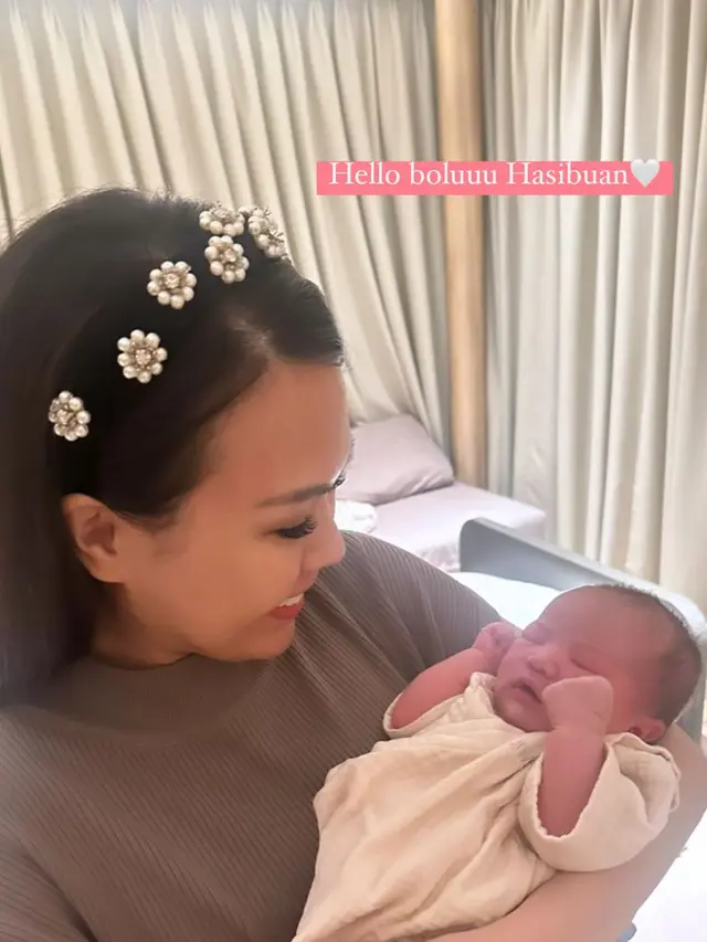 Gaya Santai Tapi Modis Ketiga Kakak Ipar Jessica Mila yang Ikut Kawal Kelahiran Kyarra Azzura