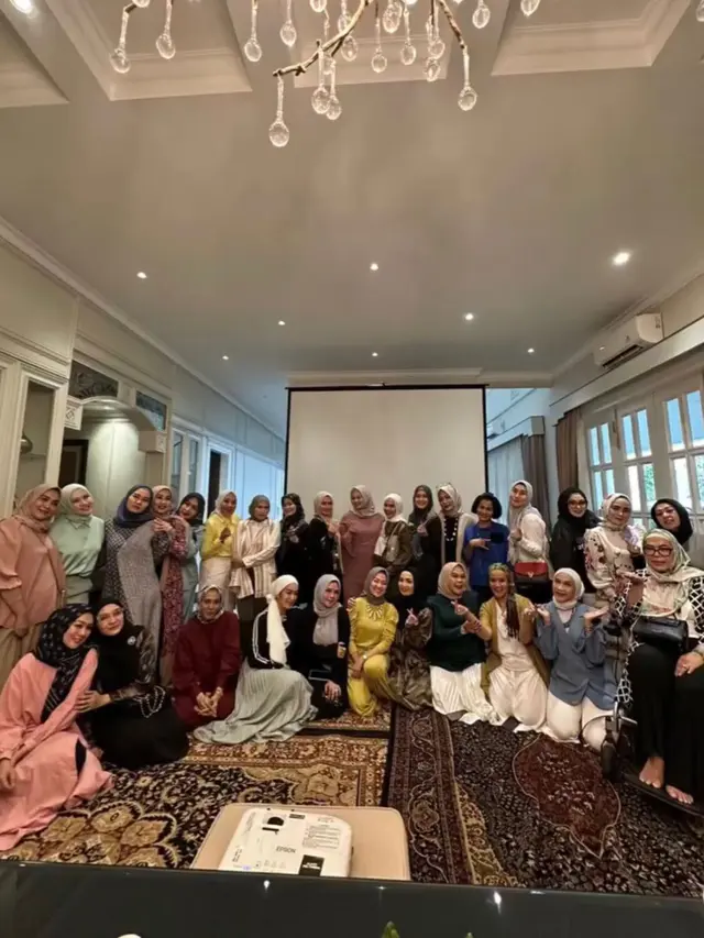Potret Geng Sister Soleha (Instagram/@elmatheana)