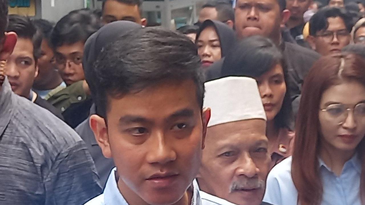 Gibran Tawari Program Kredit UMKM Saat Blusukan di Cempaka Putih, Warga Menolak