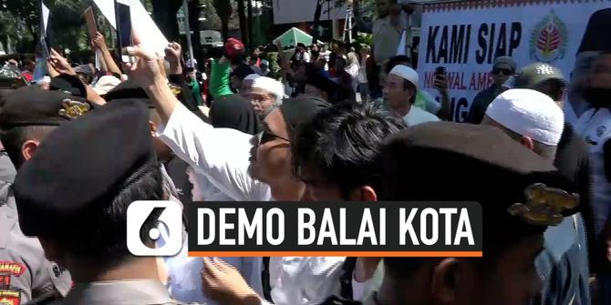 VIDEO: Demo Pro dan Kontra Gubernur Anies Nyaris Bentrok
