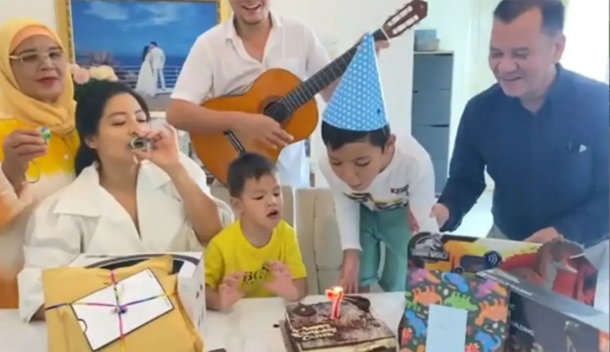 Ultah Anak Titi Kamal dan Christian Sugiono (Instagram/titi_kamall)