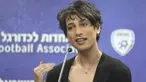 Wasit sepak bola Israel, Sapir Berman memberikan konferensi pers di Ramat Gan, pada Selasa (27/4/2021). Sapir Berman menyatakan diri sebagai seorang transgender dan menjadi satu-satunya perempuan dalam liga papan atas olah raga di negara itu. (AP Photo/Sebastian Scheiner)