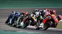 Marc Marquez melakoni MotoGP Qatar 2019 di Sirkuit Losail, Minggu (10/3/2019). (AFPKarim Jaafar)