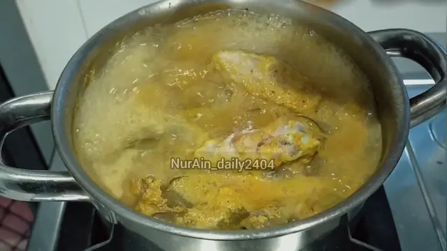 Tanpa Dipresto, Begini Cara Ungkep Ayam Kampung Agar Lembut dan Meresap dengan Hanya Pakai 1 Bahan Dapur