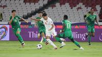 Timnas Indonesia berhasil unggul 1-0 atas Arab Saudi pada babak pertama laga keenam Grup C putaran ketiga kualifikasi Piala Dunia 2026 zona Asia di Stadion Utama Gelora Bung Karno, Jakarta, Selasa (19/11/2024) malam WIB. Gol Tim Garuda dicetak Marselino Ferdinan. (Bola.com/Abdul Aziz)