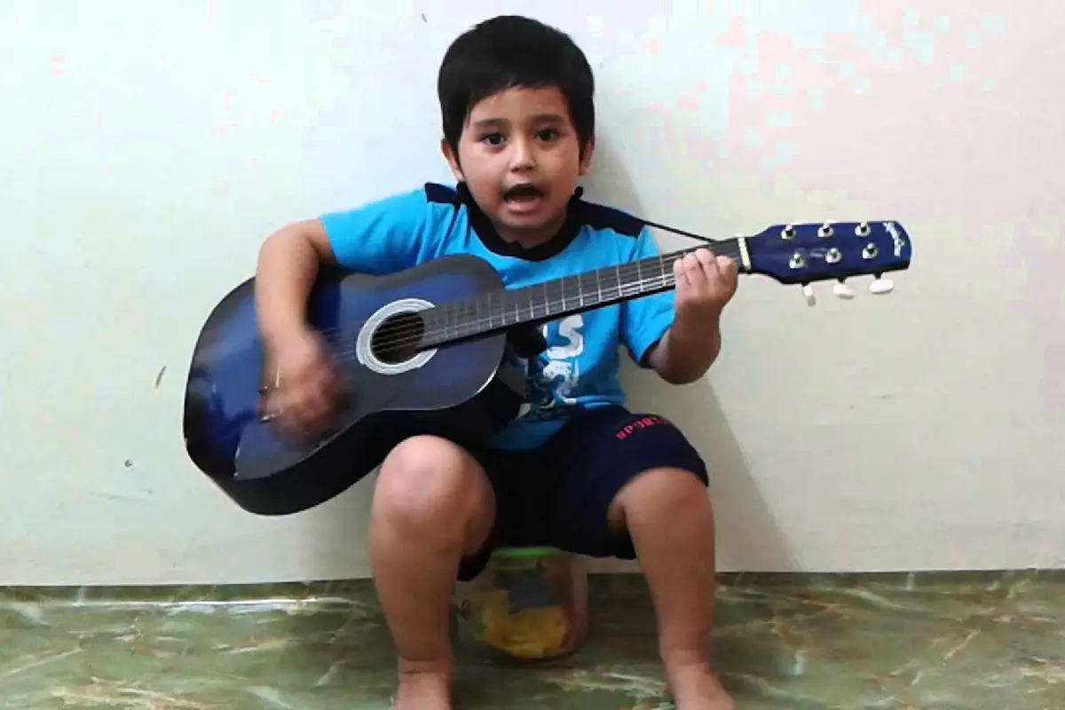 Gitaris Cilik Azry, Nyanyi Cengkok Melayu Total Sampai Metallica