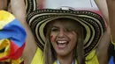Fans Kolombia bergembira usai Radamel Falcao membobol gawang Polandia pada laga grup H Piala Dunia 2018 di Kazan Arena, Kazan, Rusia, (24/6/2018). Kolombia menang 3-0 atas Polandia. (AP/Frank Augstein)