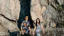 Tidak hanya foto sendiri, Nikita Willy juga terlihat berfoto bersama dengan kekasihnya Indra Priawan. Kedua pasangan kekasih ini terlihat begitu menikmati liburan dengan suasana pinggir pantai di Mikonos, Yunani. (Instagram/nikitawillyofficial94)