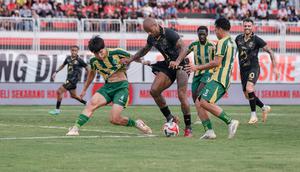 PSBS Biak menelan kekalahan 2-6 dari Malut United pada laga pekan ke-16 BRI Super League di Stadion Gelora Kie Raha, Minggu (4/1/2026) sore WIB. (dok. Malut United)