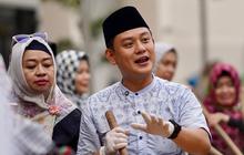 Bobon Santoso Tahan Tangis Usai Jadi Mualaf, Langsung Dipeluk Hangat Ustaz Derry Sulaiman